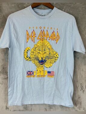80s Def Leppard Pyromania 1983 US Tour Light Blue Graphic Tee Wmn’s Sz M